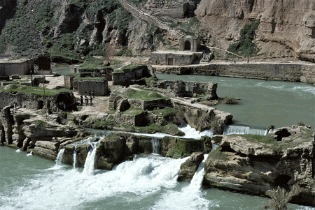 Ordered by Shapur I | Dam and Bridge at Shushtar; c. 260 | Image and original data provided by Sheila S. Blair and Jonathan M. Bloom