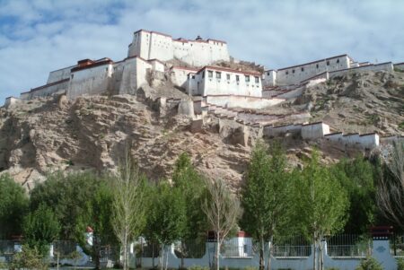 Gyangzê, Shigatse, Tibet, China. Gyantse Dzong (Royal fort). 14th century. Image and data provided by Rob Linrothe.