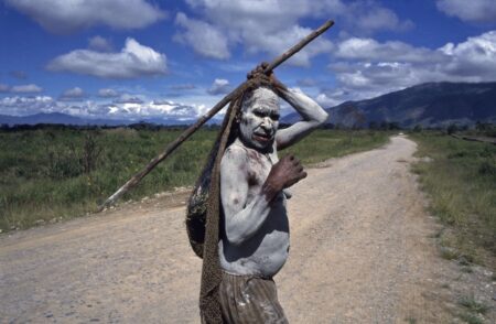 Susan Meiselas. Indonesia. Irian Jaya. Dani Tribe. 1989.